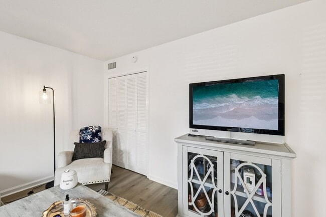 Building Photo - Stunning remodel
