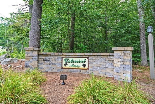 Primary Photo - 13 Colonial Dr