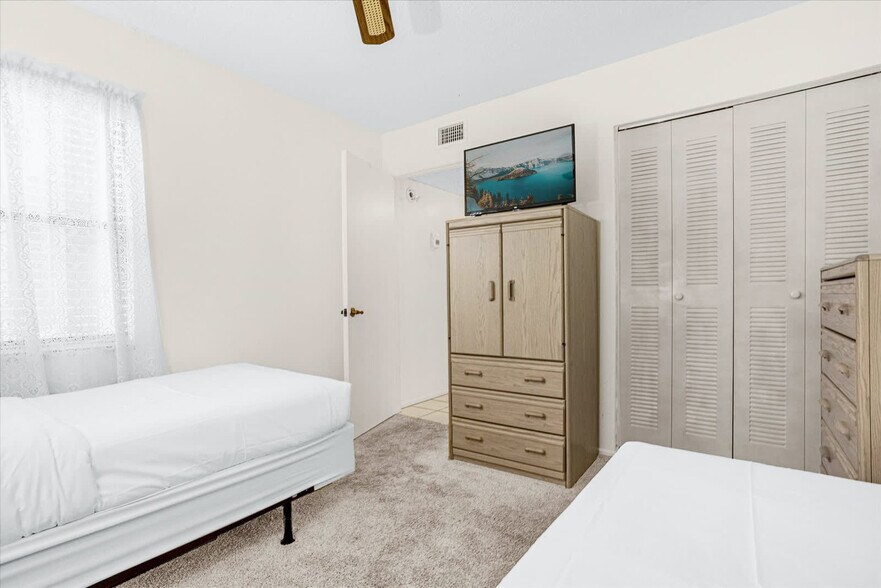 Building Photo - 6084 Willowpointe Cir