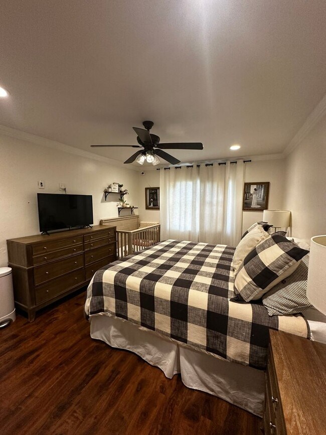 Building Photo - Gorgeous 3-Bedroom 2 bath Home with Pool A...