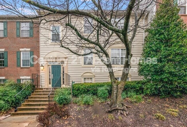 Primary Photo - 12113 Greenway Ct