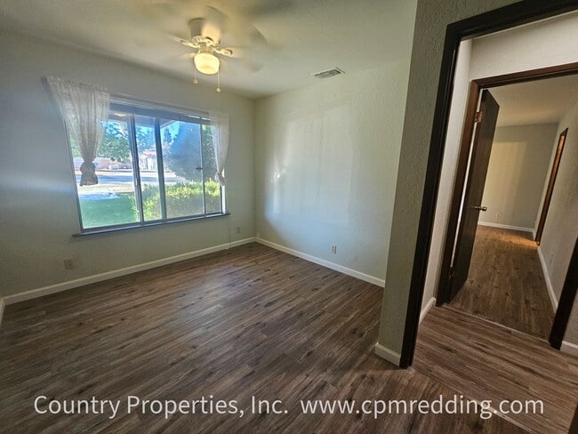 Building Photo - Price Reduced! Spacious House with Landsca...