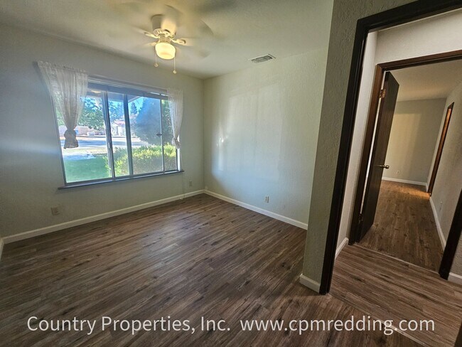 Building Photo - Spacious House with Landscaper Included Av...