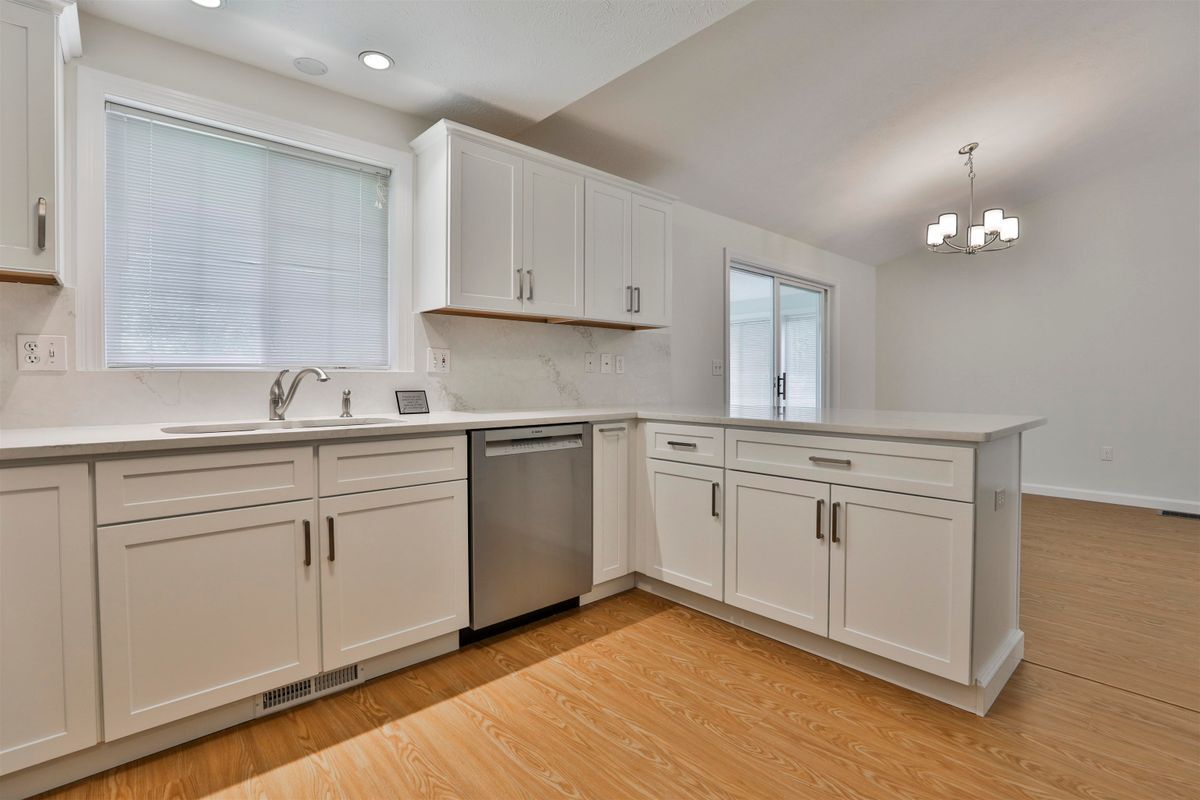 Building Photo - 4 Myopia Ln