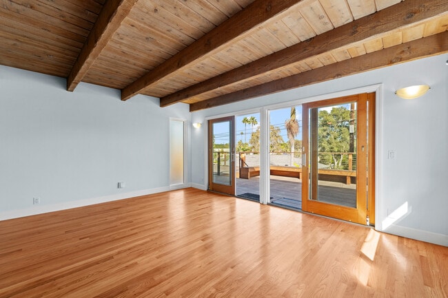 Building Photo - 425 Neptune Ave