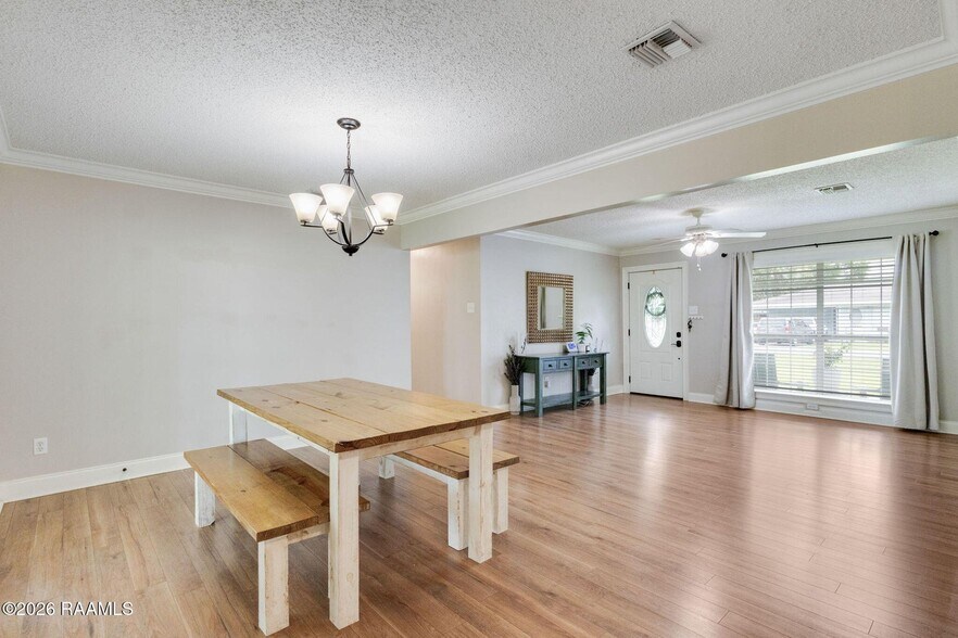 Building Photo - 106 Maple Dr