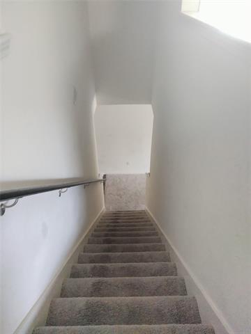Building Photo - 400 Vly Vw Dr