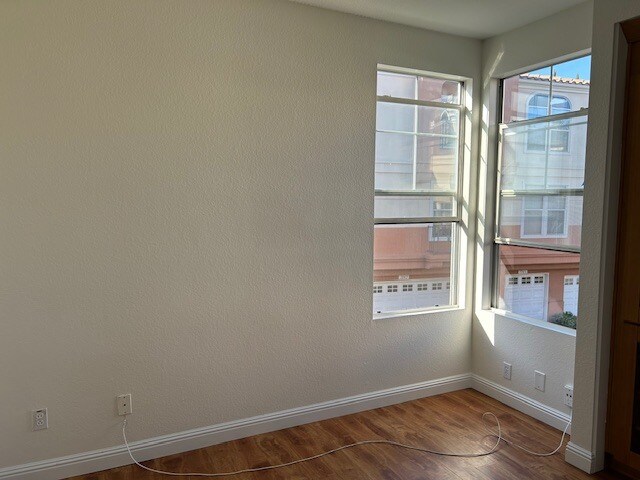 Building Photo - 1020 S San Marino Way