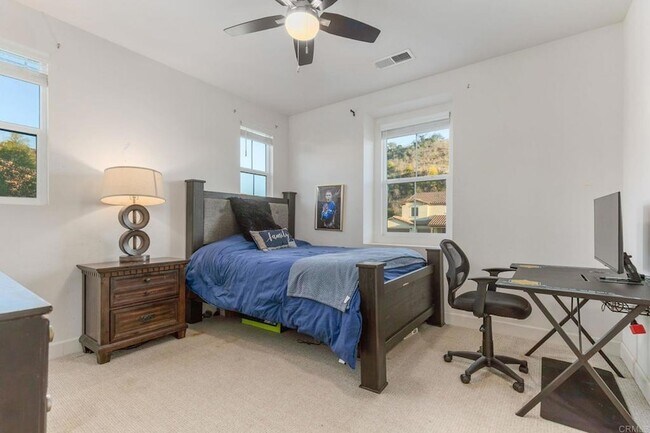 Building Photo - 1316 Vista Ave