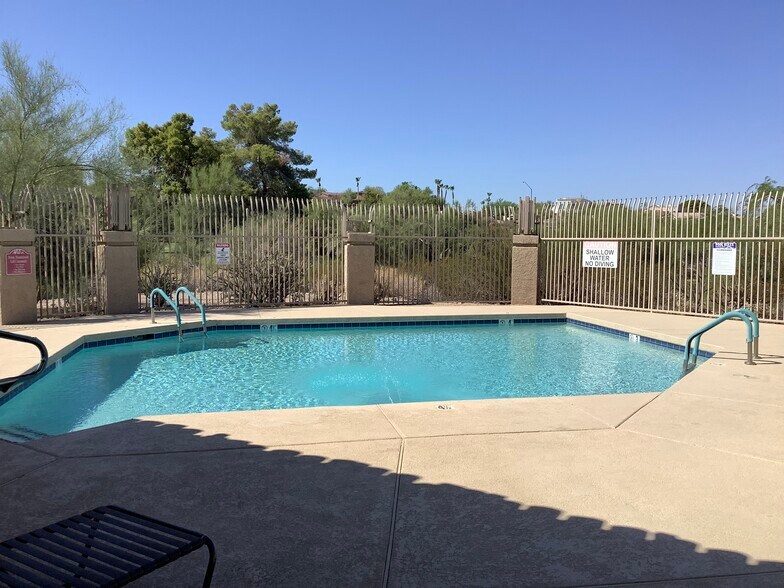 Not 1, but 2 pools with golf course & mountain views - 1502 E Estrid Ave