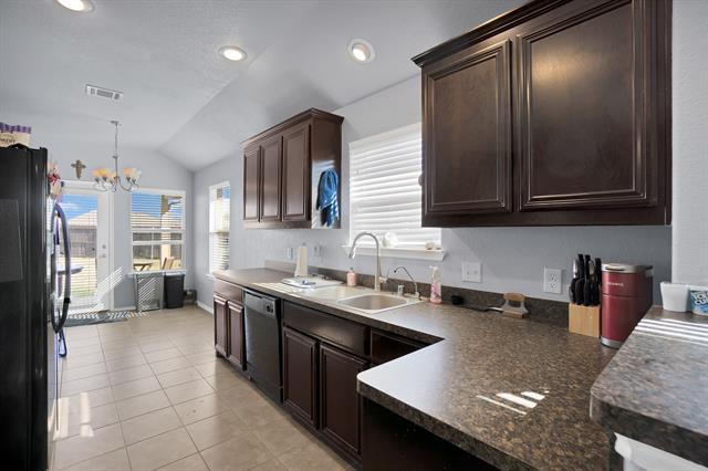 Building Photo - 515 Elm Grove