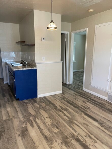 Eating area - 819 E Lindsey St