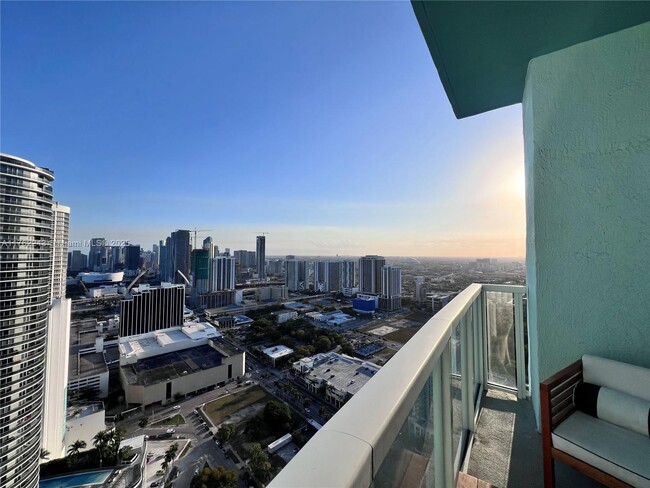 Building Photo - 1900 N Bayshore Dr