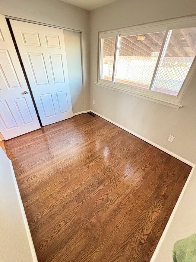 Building Photo - 710 Loyola Dr