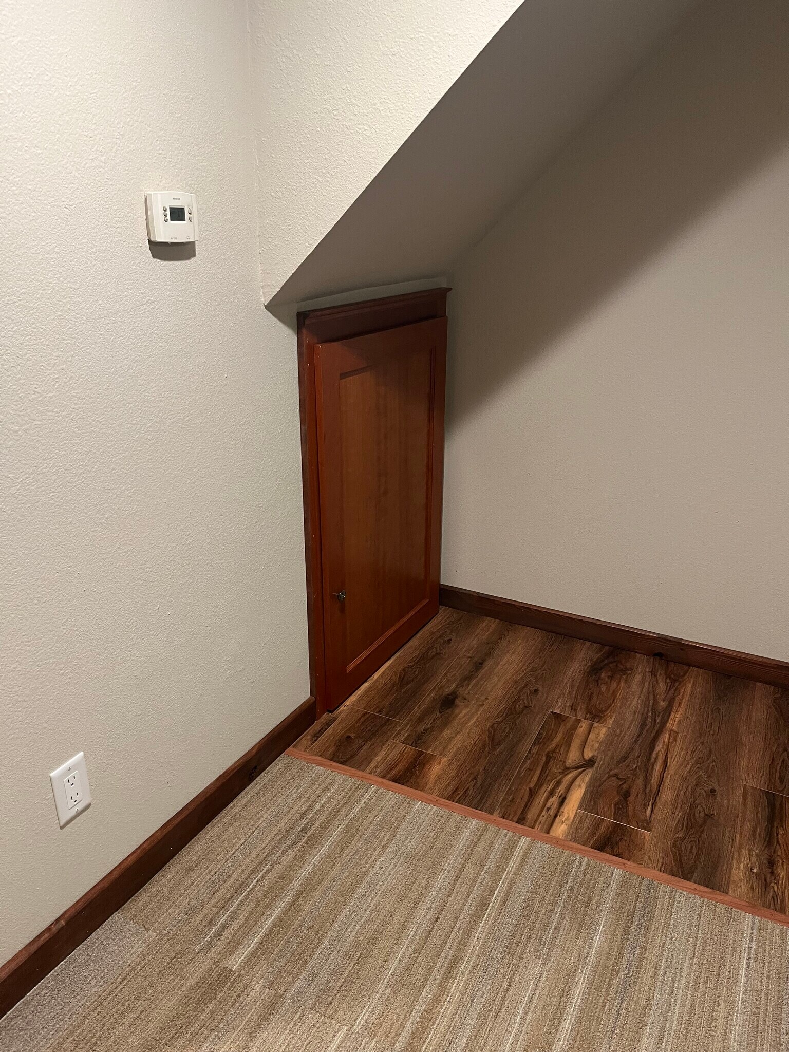 Building Photo - 208 4th St