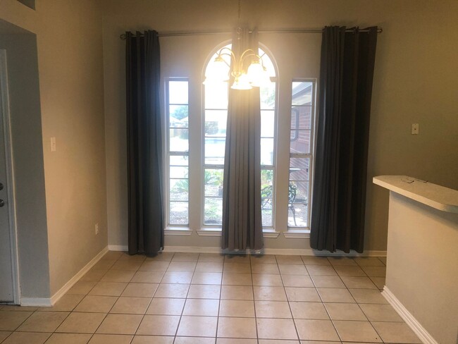 Building Photo - 5002 Velma Dr