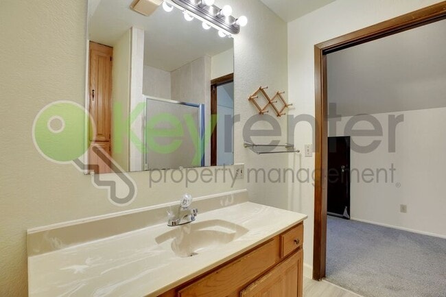 Building Photo - 809 N Hobson Ave