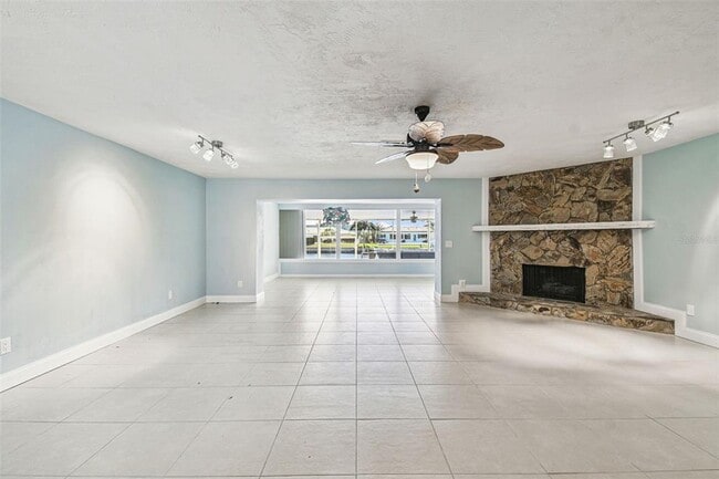 Building Photo - 5050 Porpoise Pl