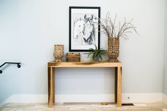 Building Photo - 319 NW A St