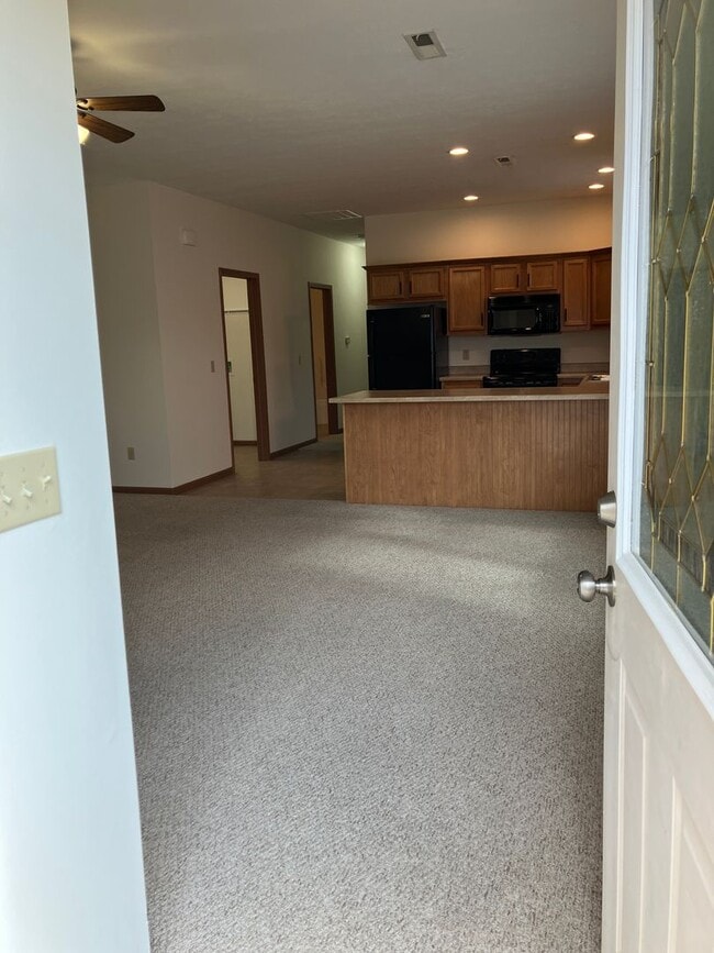 Building Photo - 1023 Laurel Tree Ct