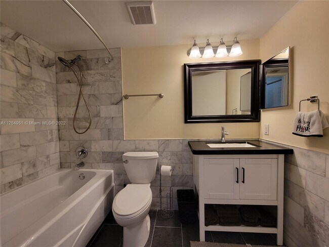 Building Photo - 400 Scotia Dr