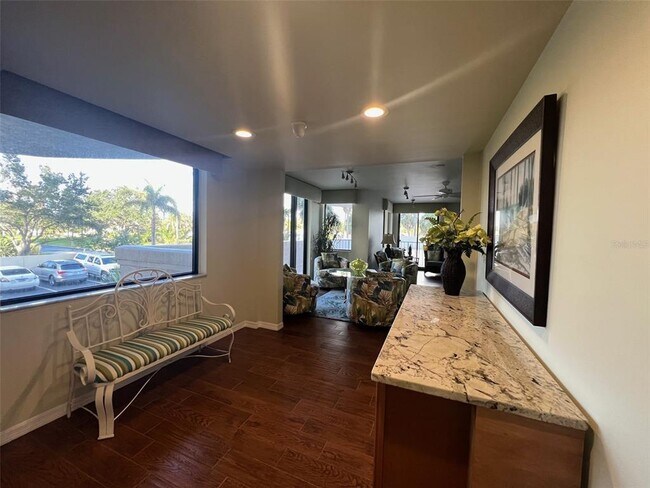 Building Photo - 670 Island Way