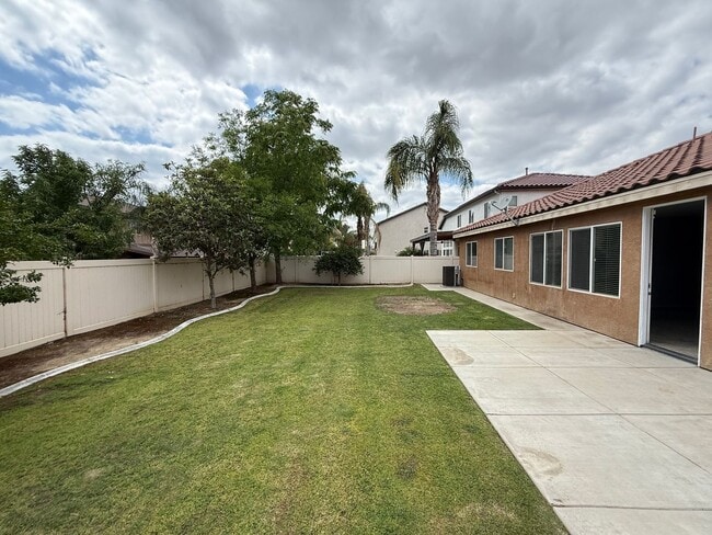 Building Photo - Elegant 4-Bedroom, 3-Bathroom Home with 3-...