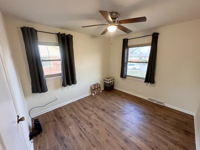 Building Photo - 315 Coombs Dr