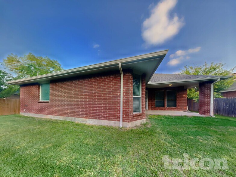 Building Photo - 2905 Stockton St