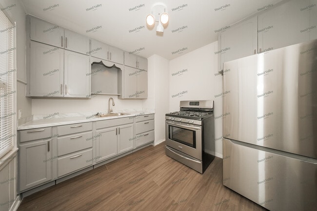 Building Photo - 1701 E Madison St