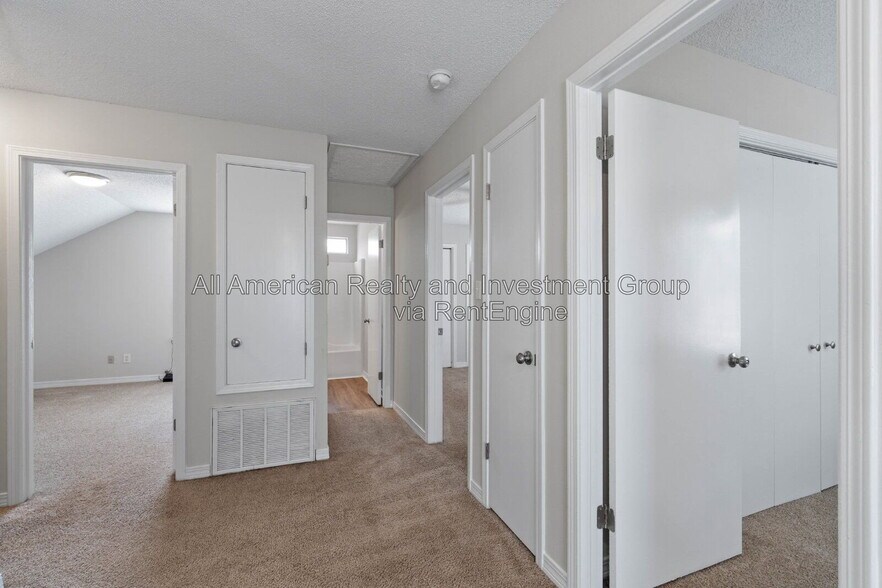 Building Photo - 608 Drakes Landing
