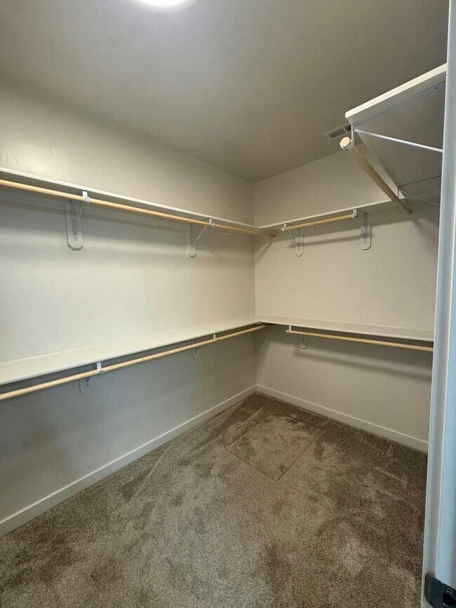 Building Photo - 10496 W Daylily Ct