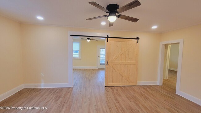 Building Photo - 864 S Main St