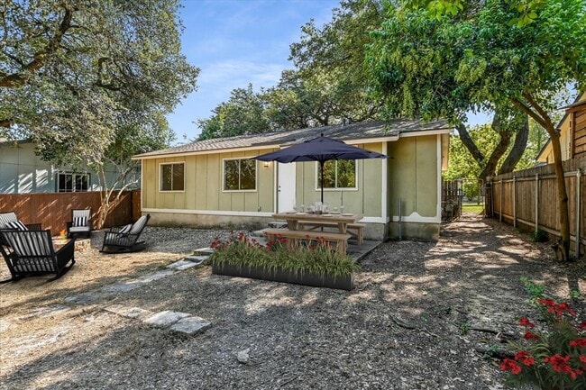 Building Photo - 736 Wales Way