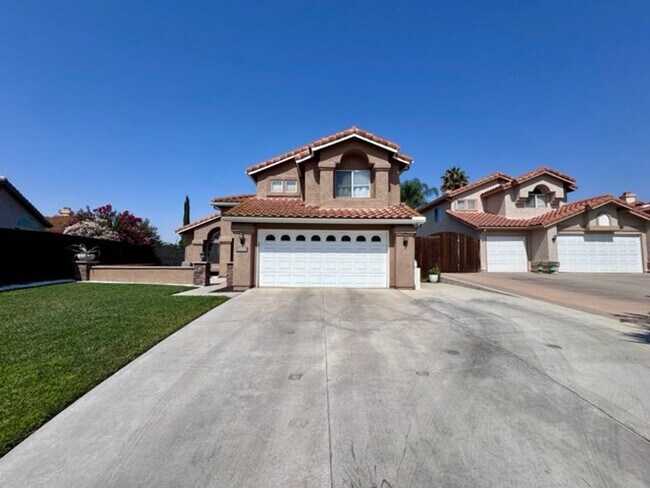 Primary Photo - Beautiful 4 Bedroom Pool Home with Solar i...