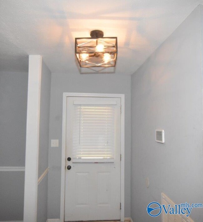 Building Photo - 4624 Daugette Dr NW