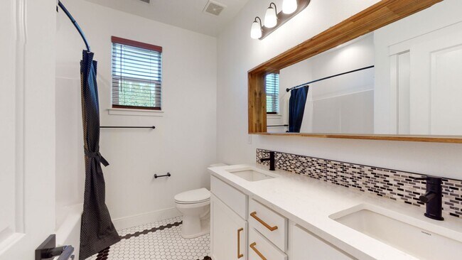 Building Photo - 3 Bedroom, 2 Bath Home in Richland