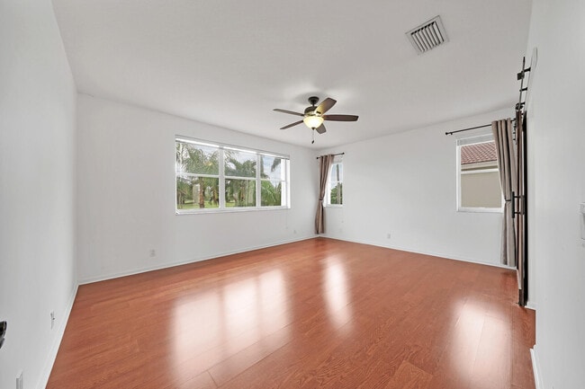 Building Photo - 5878 Bay Hill Cir