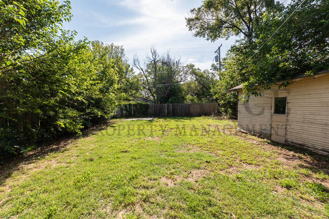 Building Photo - 1646 S Pattie St