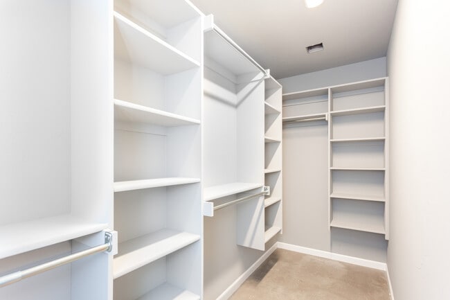 Building Photo - Stylish, Modern, Nearly New | 4-Bed | 2-Bath | Deer Creek Schools