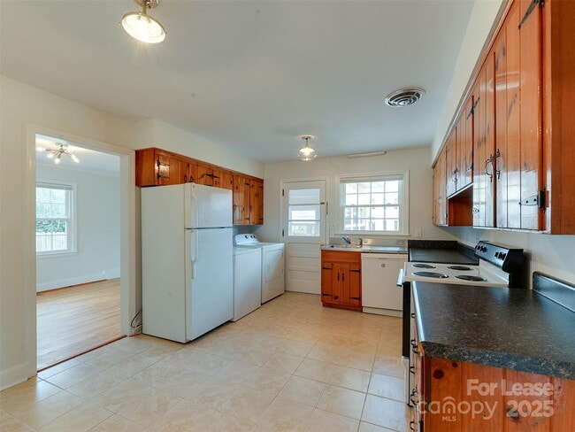 Building Photo - 1432 Bevis Dr