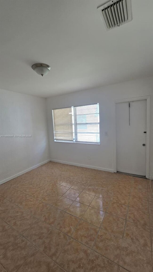 Building Photo - 16131 NE 19th Pl