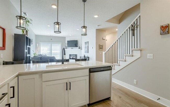 Building Photo - Row Home Available In Omaha