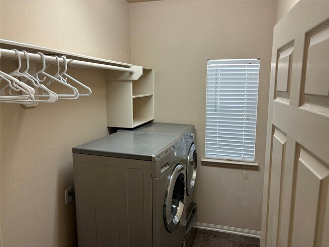 Building Photo - 27410 Tracy Ridge Ct