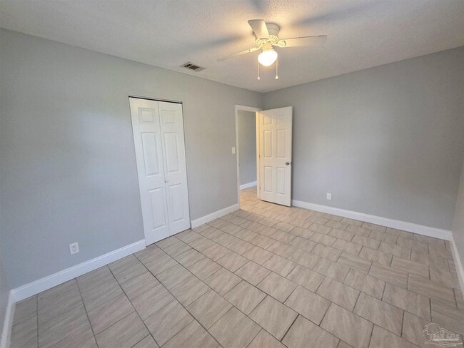 Building Photo - 6424 Dunbar Rd