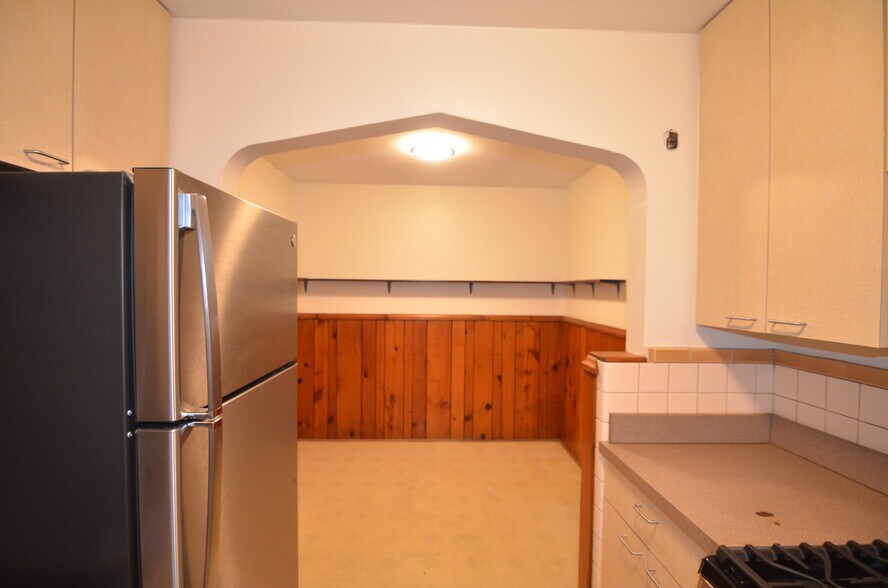 Building Photo - 5840 Ridge Ave