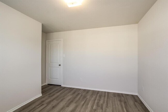 Building Photo - 150 Spring Meadows Cir