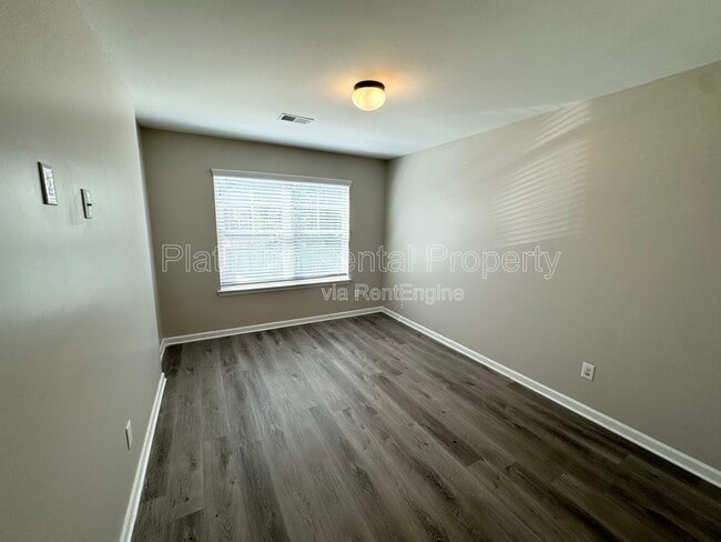 Building Photo - 3368 Pennington Dr