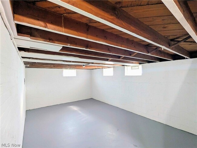 Building Photo - 3207 Wellington Ave