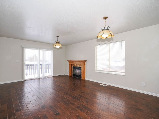 Building Photo - Beautiful Home in West Valley